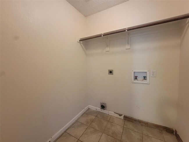 Building Photo - 829 Beaver Creek Dr