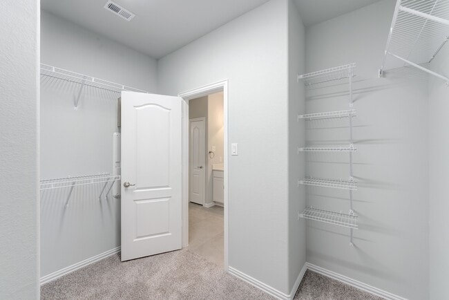 Building Photo - 1225 Red Hills Dr