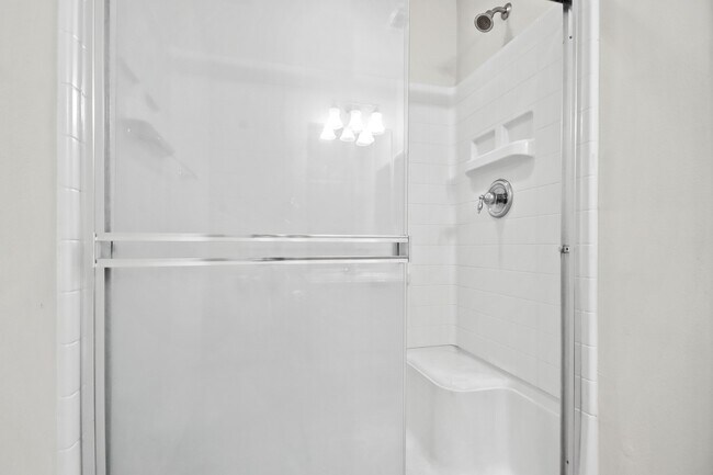 Building Photo - 23611 Wildwood Green Way