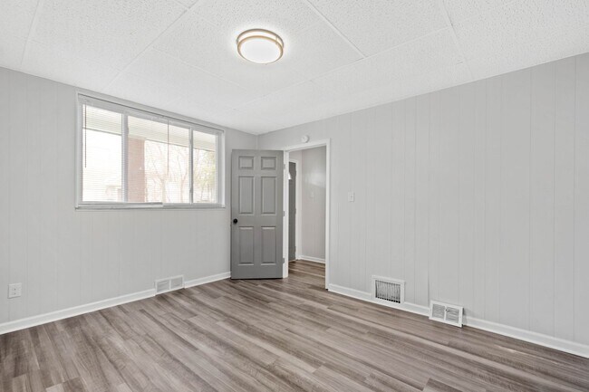 Building Photo - Stunning 3 bedroom home in Mt. Washington available August 1!