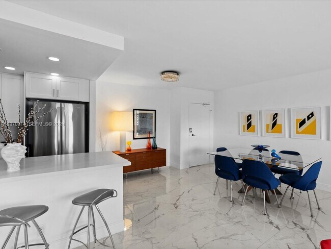 Building Photo - 336 N Birch Rd