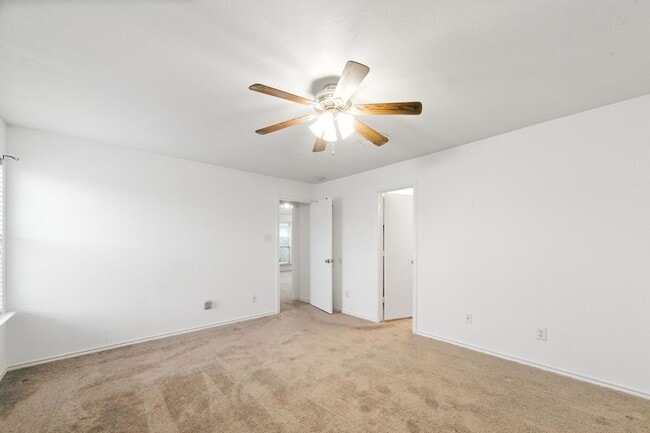 Building Photo - 142 Thunder Basin Dr