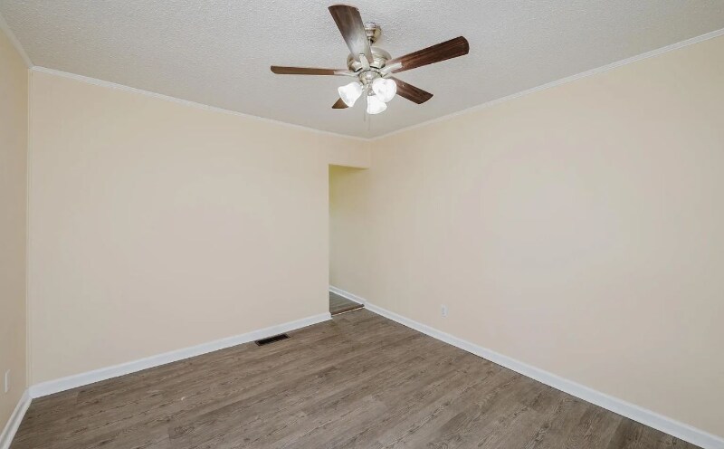 Building Photo - 2033 E Lake Blvd