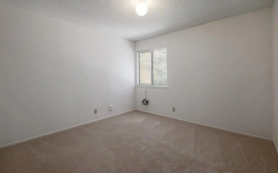 Building Photo - 8905 Trone Cir