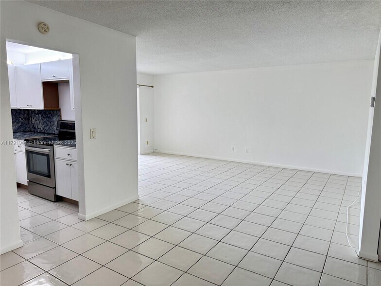 Building Photo - 2495 SW 82nd Ave