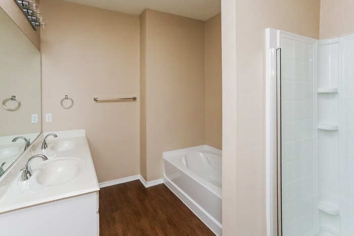 Building Photo - 2214 Sumac Dr