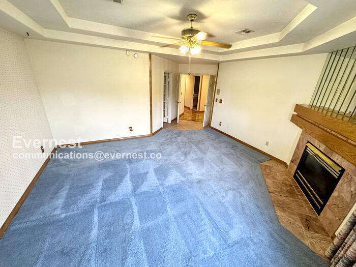 Building Photo - 1916 Hobson Dr