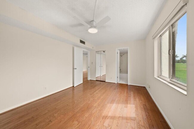 Building Photo - 5532 Del Sol Blvd