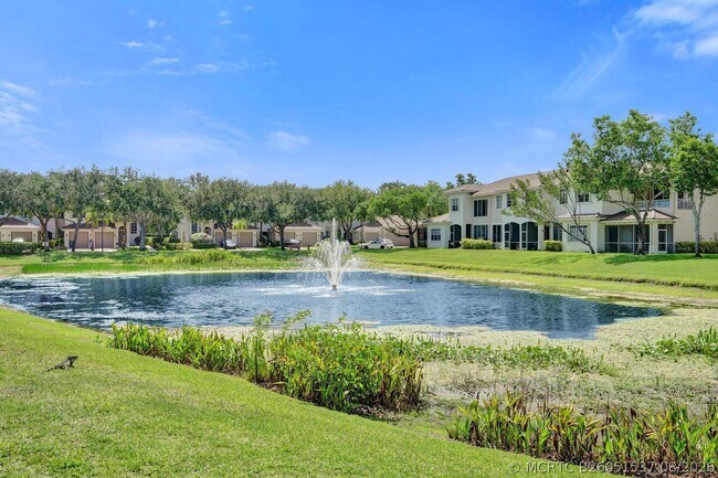 Building Photo - 606 W Circle Dr