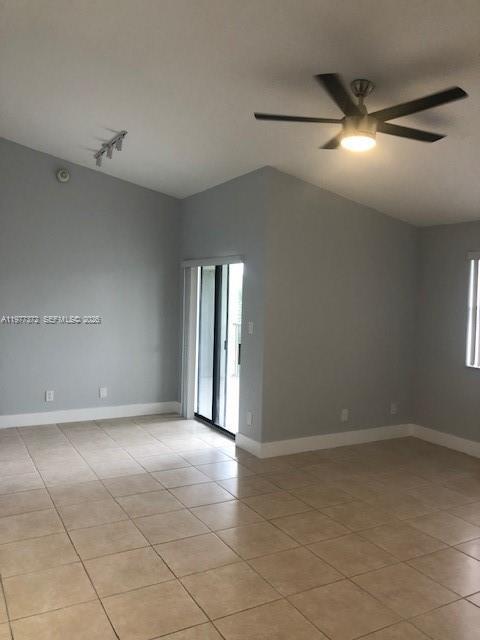 Building Photo - 550 S Park Rd