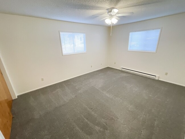 Building Photo - 3 Bedroom, 2 Bath - Home in Moyina Heights