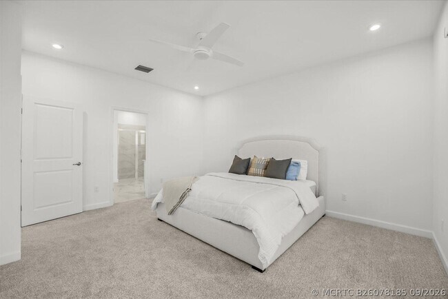 Building Photo - 10550 SW Orana Dr