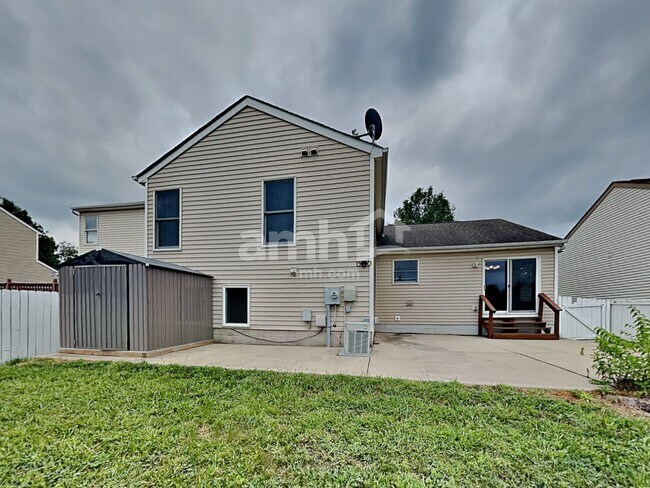 Building Photo - 2130 Winding Hollow Dr