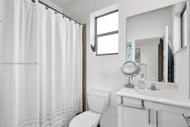 Building Photo - 360 NE 208th Terrace