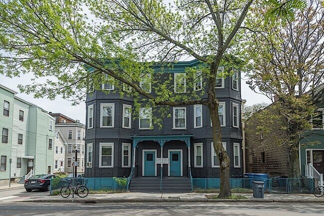 Building Photo - 3 bed 1 bath in Cambridge....