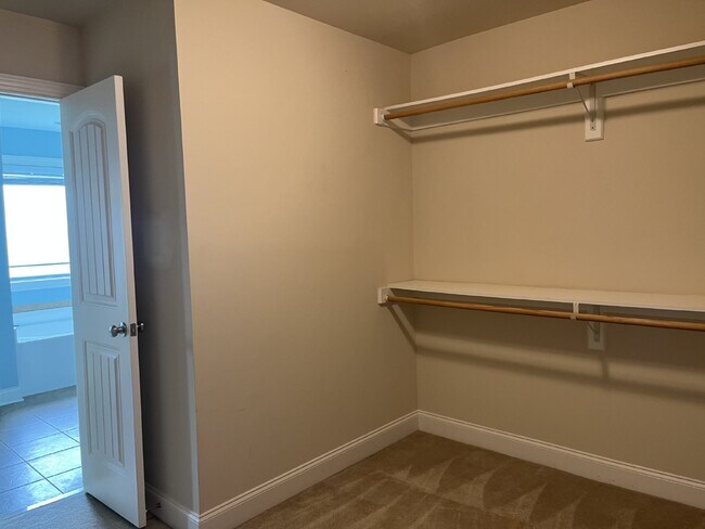 Building Photo - 834 Solomon Dr