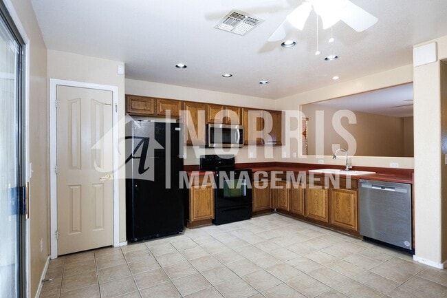 Building Photo - Great Home in a Great Location