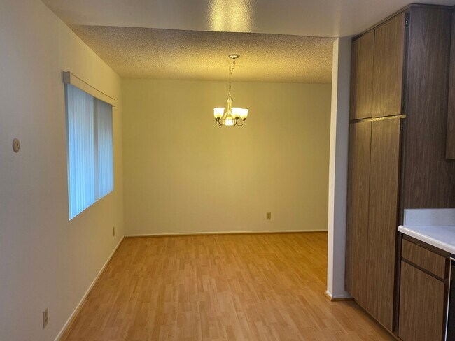 Building Photo - 2 Bedroom TownHome