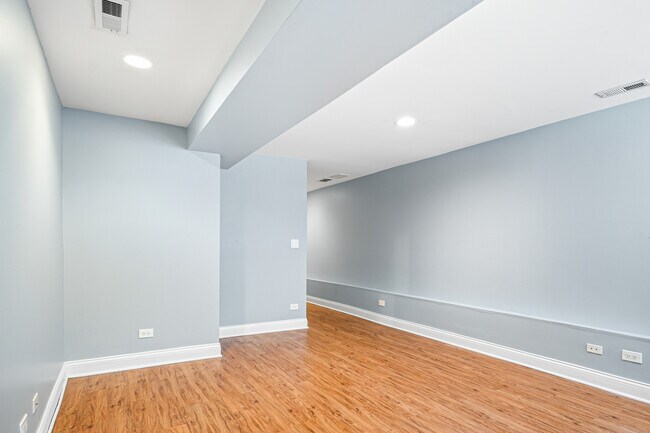 Building Photo - 2144 W Potomac Ave