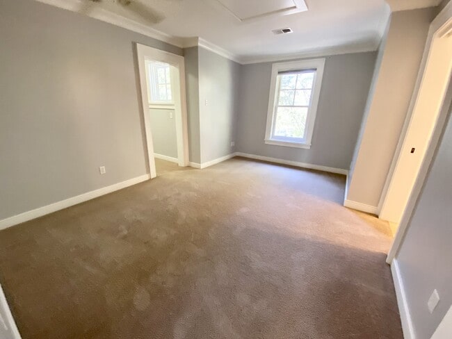 Building Photo - Above-Garage Apartment for Rent in Old Tow...