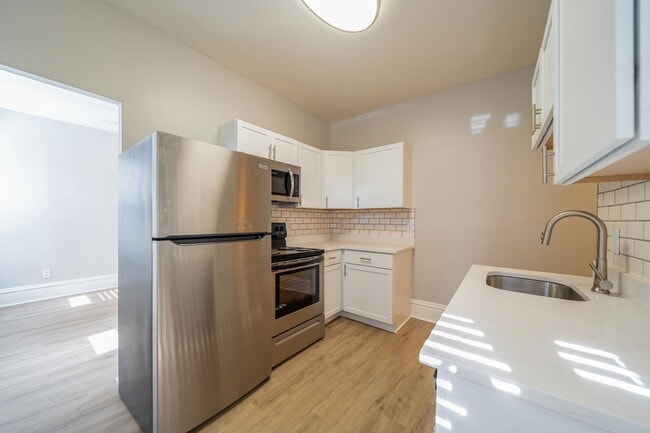 Building Photo - 954 Delaware Ave