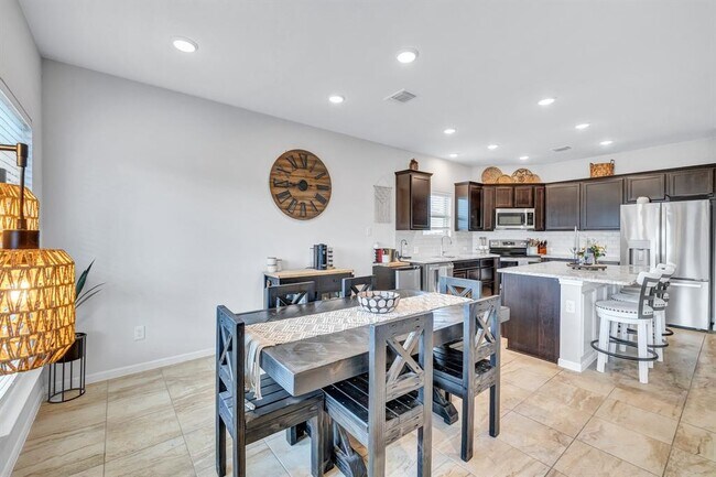 Building Photo - 717 Friar Tuck Dr