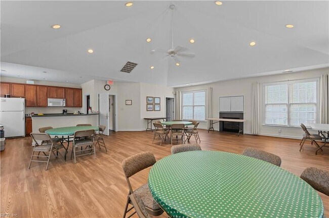 Building Photo - 232 Suri Dr