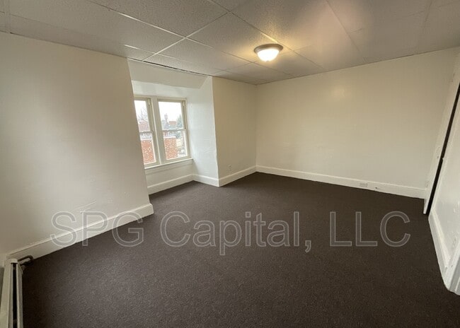 Building Photo - 934 W Princess St