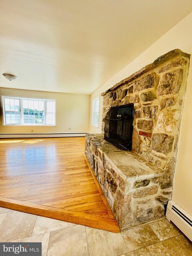 Building Photo - 288 Oxford Rd