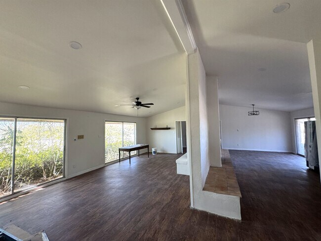 Building Photo - 777 Clouse Dr