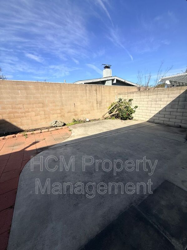 Building Photo - 203 N Magnolia Ave