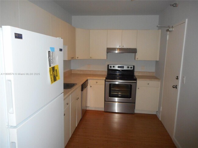 Building Photo - 10185 Collins Ave