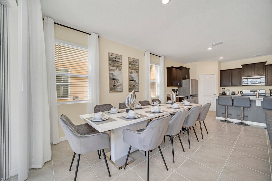 Building Photo - 7551 Oakmoss Loop