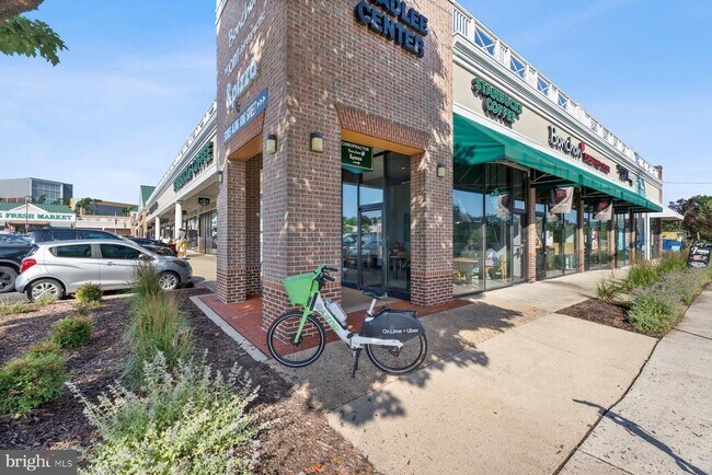 Building Photo - 2512 N Dearing St