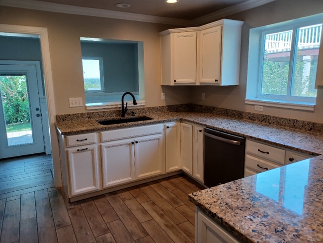 Building Photo - 1137 Heather Cir