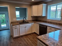 Building Photo - 1137 Heather Cir