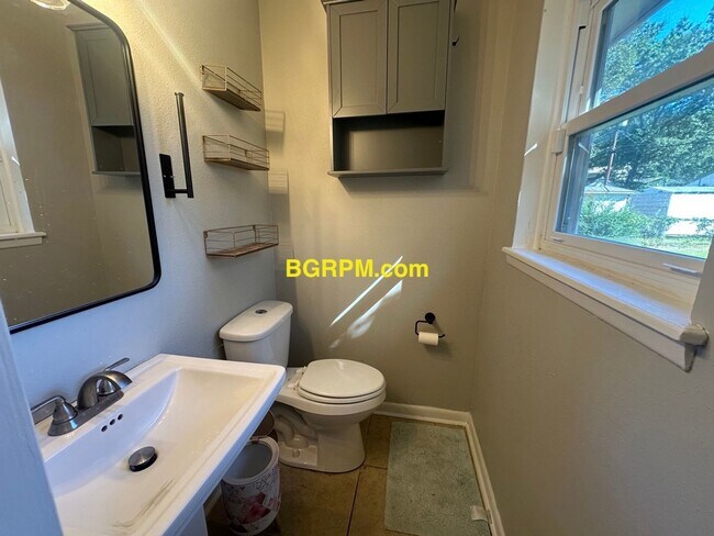 Building Photo - 3 Bed House for rent in NLR