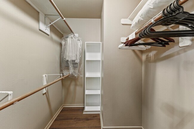 Building Photo - 195 S Walden Elms Cir