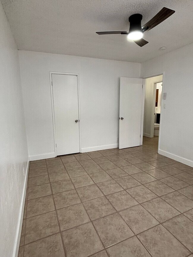 Building Photo - Charming 2 Bedroom Long Beach Apartment - Close to PCH!