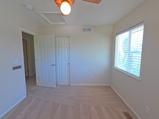 Building Photo - 2215 Harvest St