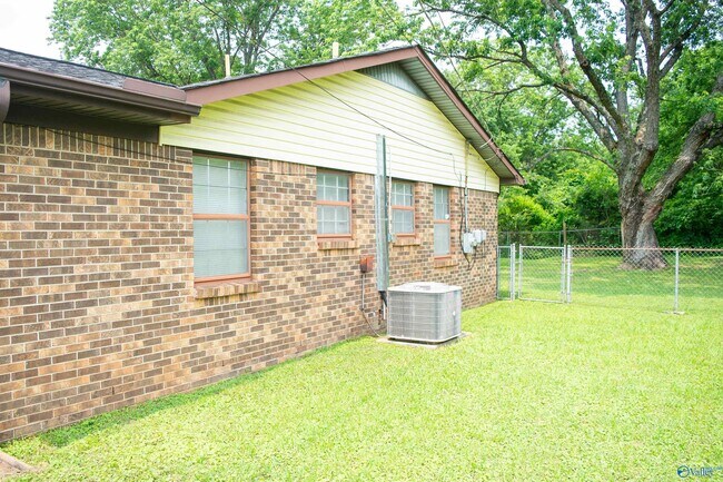 Building Photo - 3808 Timbercrest Dr NW