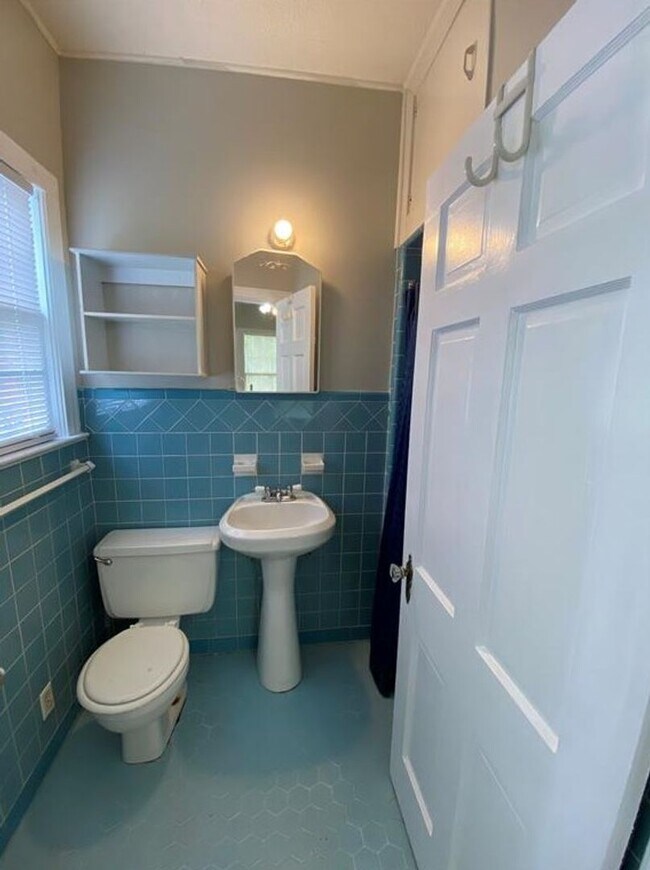 Building Photo - Adorable South Highland home