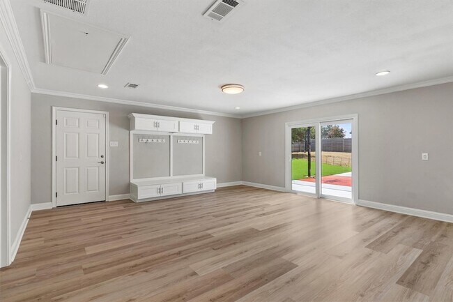 Building Photo - 209 Carriage Hill Ln