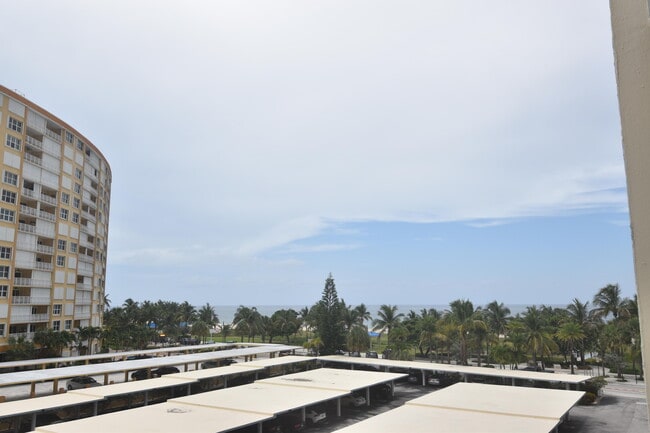 Building Photo - 305 N Pompano Beach Blvd