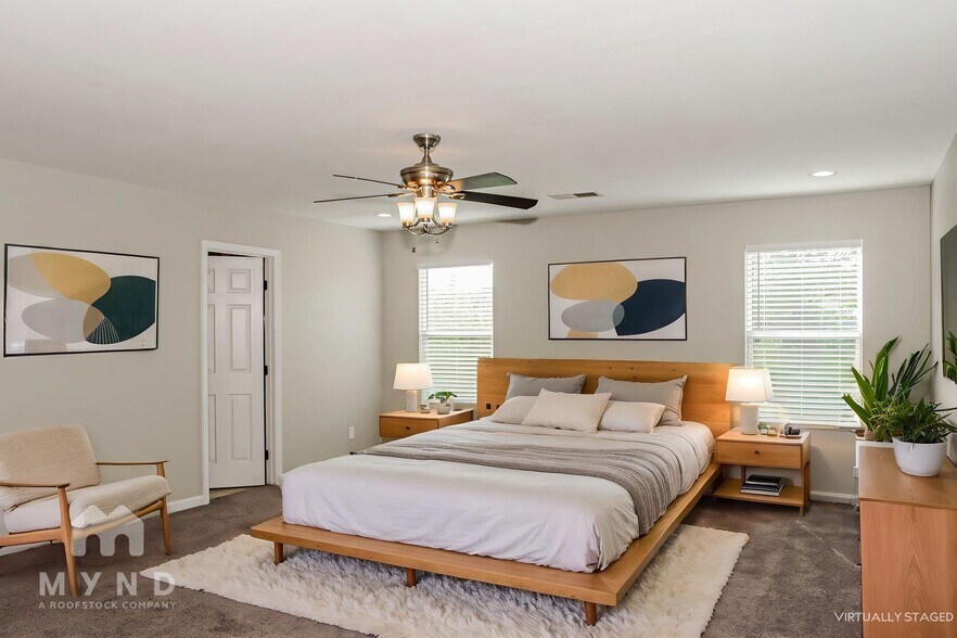 Building Photo - 3225 Lakeland Dr SW