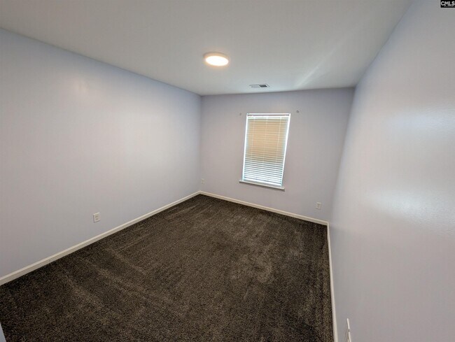 Building Photo - 13 Lillie Ln