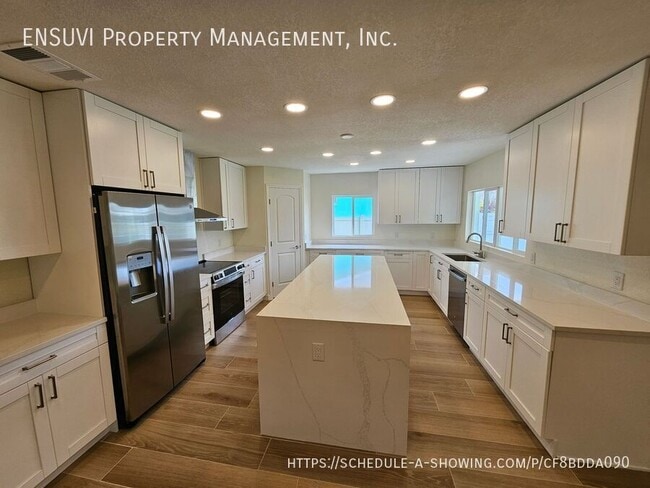 Building Photo - 1018 Spindle Palm Way