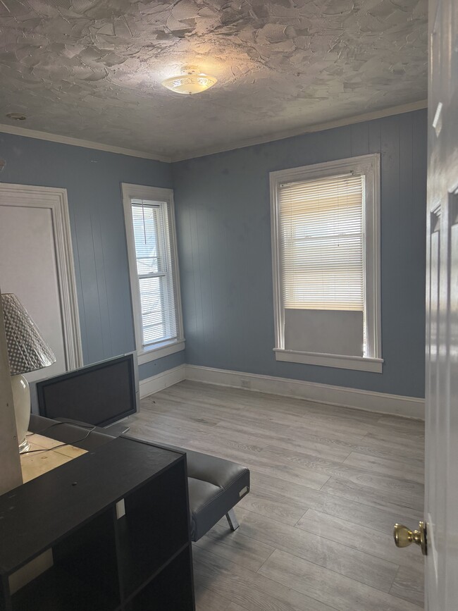 Building Photo - 44 Lee Ave