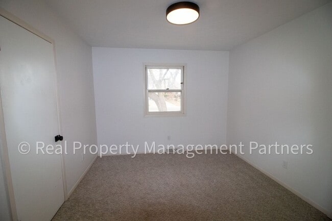 Building Photo - Fully Renovated 5 Bed, 2 Bath Home Near Breton Village