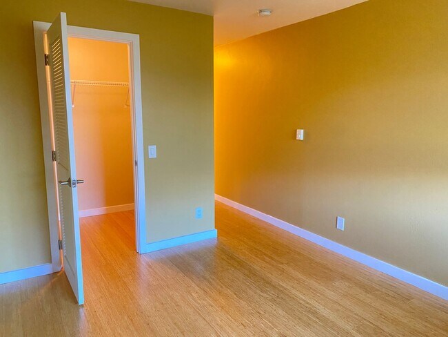 Building Photo - Advent - Beautiful & Bright Two Bedroom W/...
